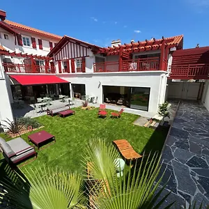 Kemaris Hotel